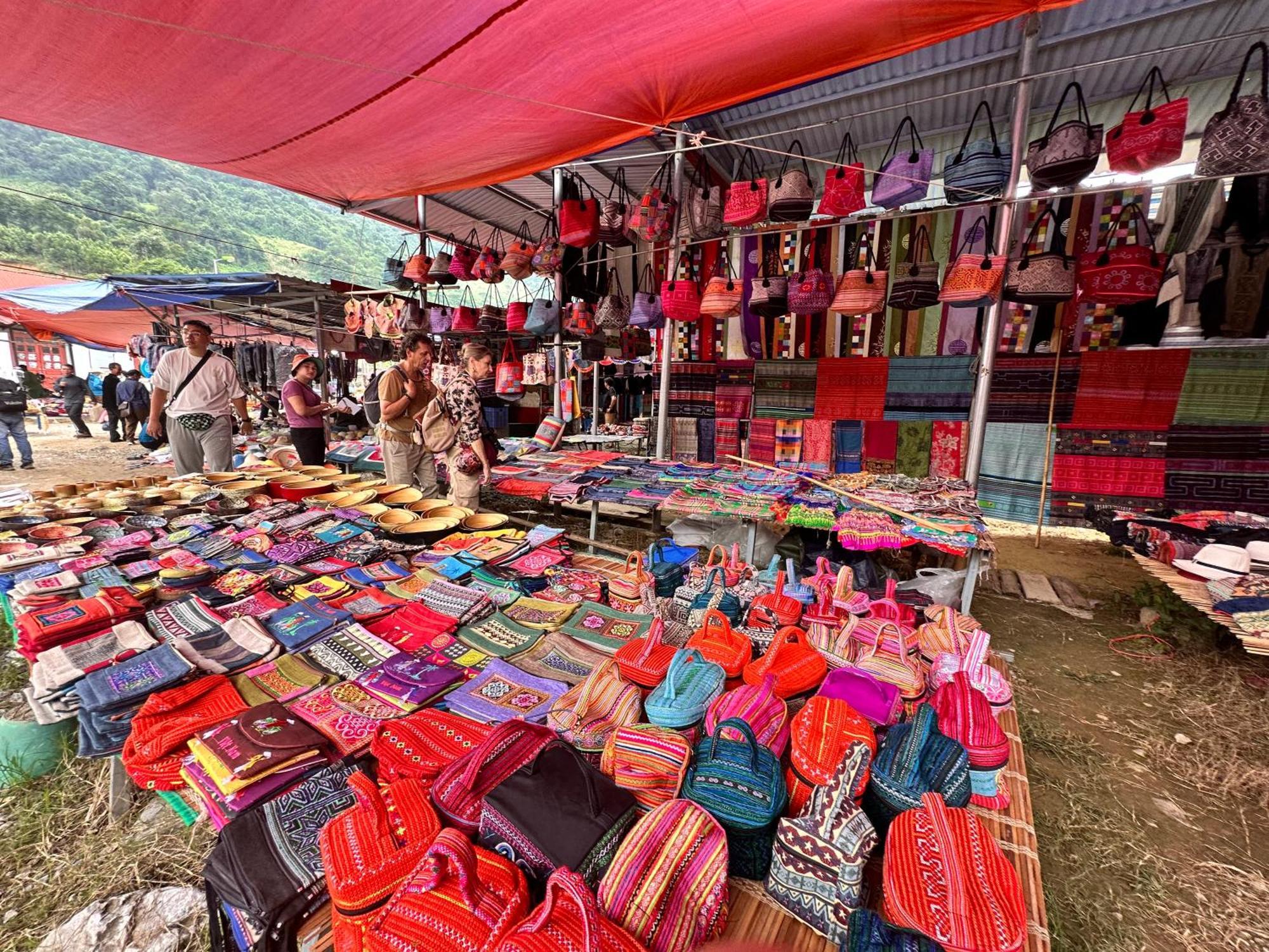 Bac Ha Lodge Retreat ภายนอก รูปภาพ